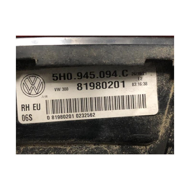 Feu arriere secondaire droit (feux) VOLKSWAGEN GOLF 8 d’occasion