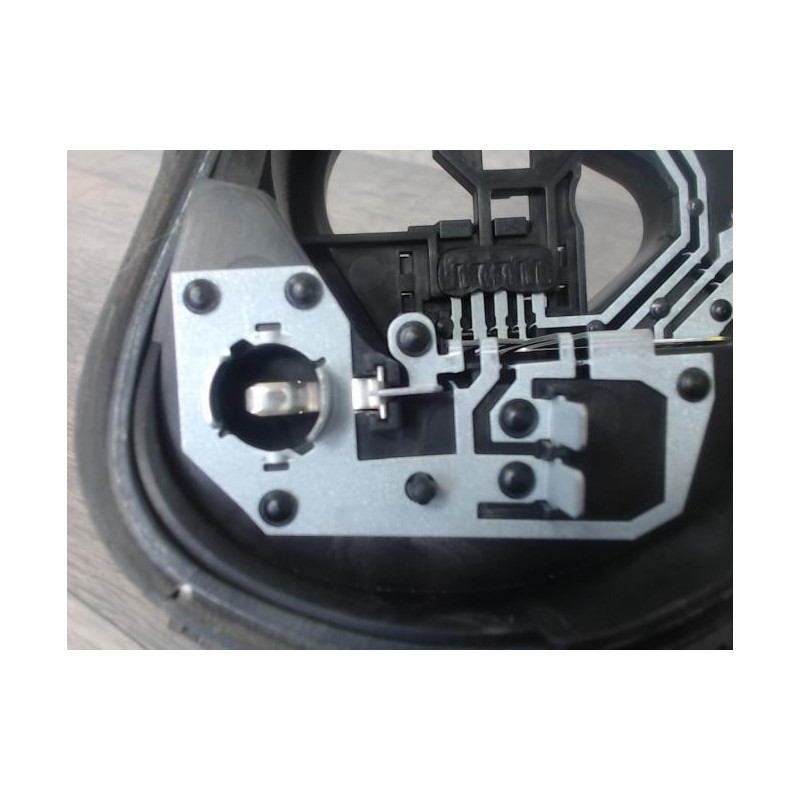 Platine feu arriere gauche PEUGEOT 208 1 PHASE 1 d’occasion