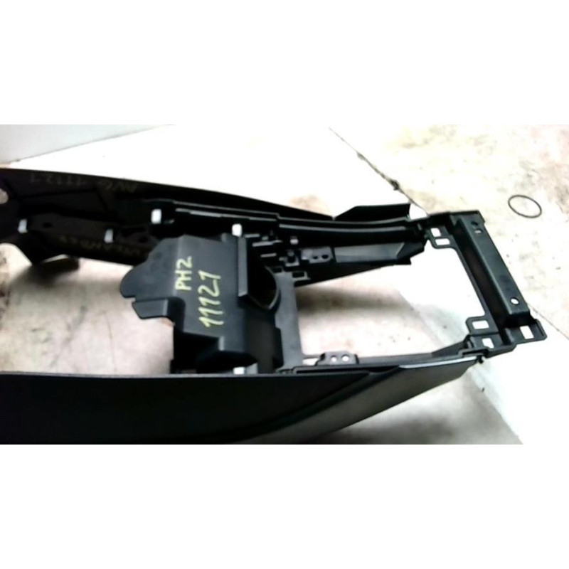 Console central (interieur plastique) MITSUBISHI OUTLANDER 2 PHASE 2 d’occasion