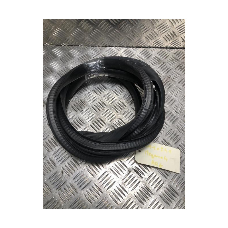 Joint de porte arriere gauche RENAULT MEGANE 4 PHASE 1 d’occasion