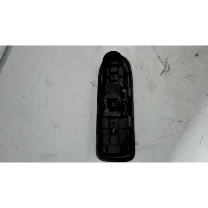 Interrupteur de leve vitre avant droit PEUGEOT 308 1 PHASE 1 d’occasion