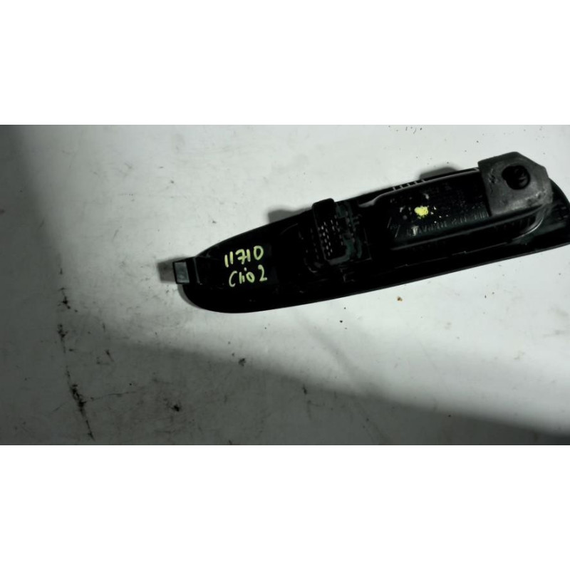 Interrupteur de leve vitre avant gauche RENAULT CLIO 2 PHASE 2 d’occasion