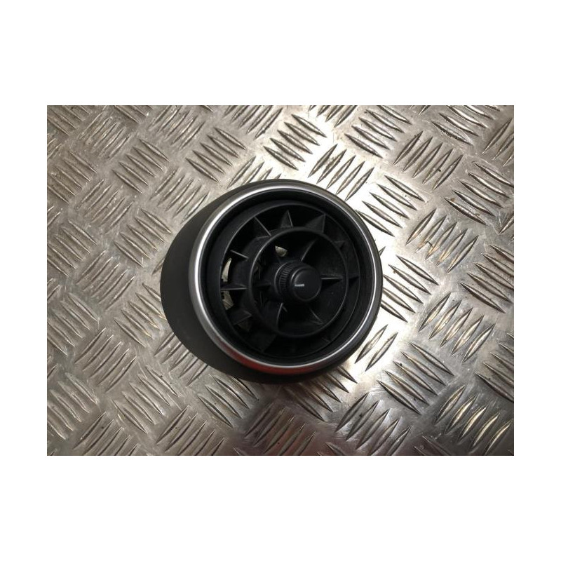 Aerateur tableau de bord avant droit AUDI A1 1 PHASE 1 d’occasion