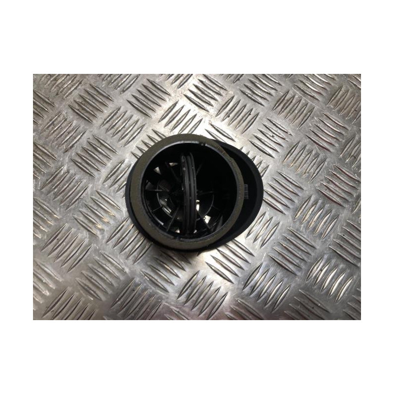 Aerateur tableau de bord avant droit AUDI A1 1 PHASE 1 d’occasion