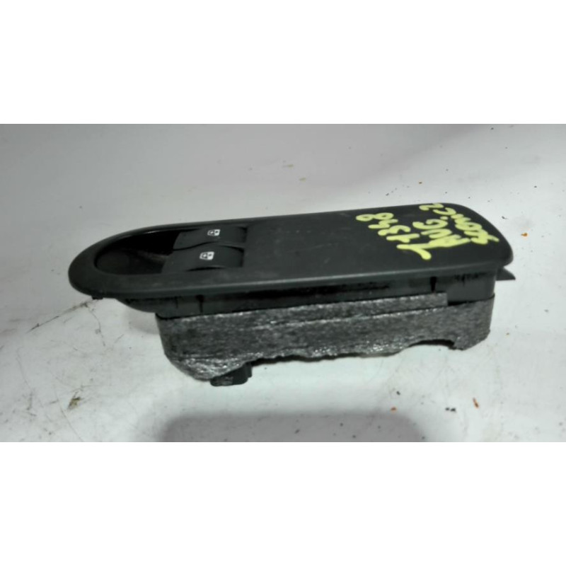 Interrupteur de leve vitre avant gauche RENAULT SCENIC 2 PHASE 1 d’occasion