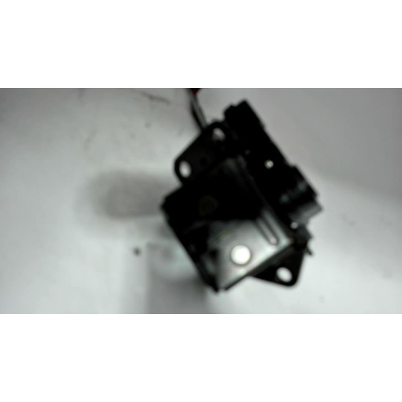 Serrure de hayon TOYOTA COROLLA 10 PHASE 2 d’occasion