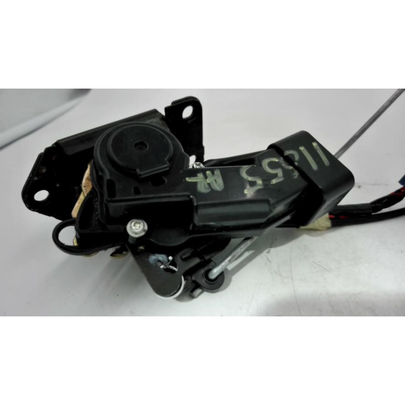 Serrure de hayon TOYOTA COROLLA 10 PHASE 2 d’occasion