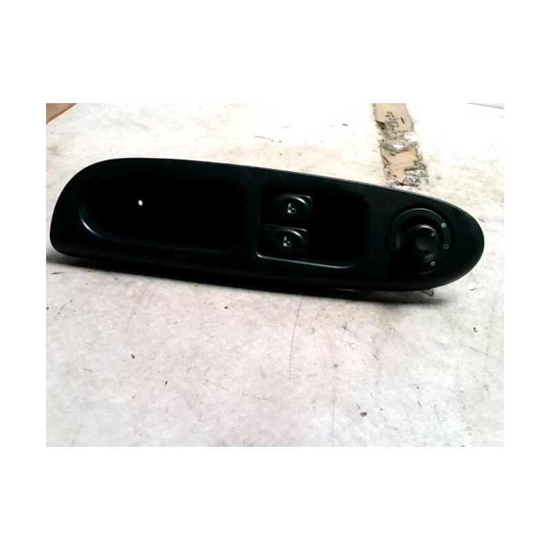 Interrupteur de leve vitre avant gauche RENAULT CLIO 2 PHASE 1 d’occasion