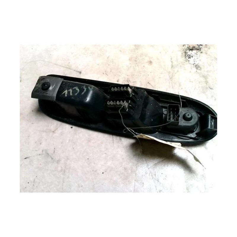 Interrupteur de leve vitre avant gauche RENAULT CLIO 2 PHASE 1 d’occasion