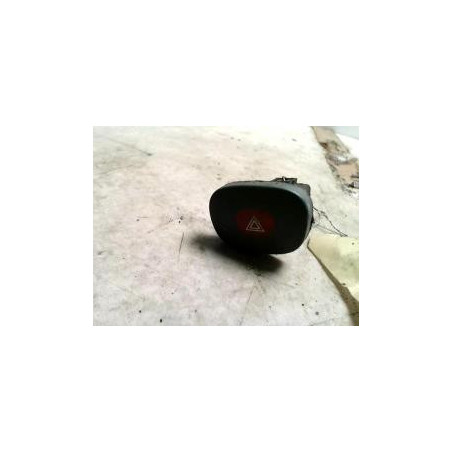 Bouton de warning RENAULT CLIO 2 PHASE 1 d’occasion