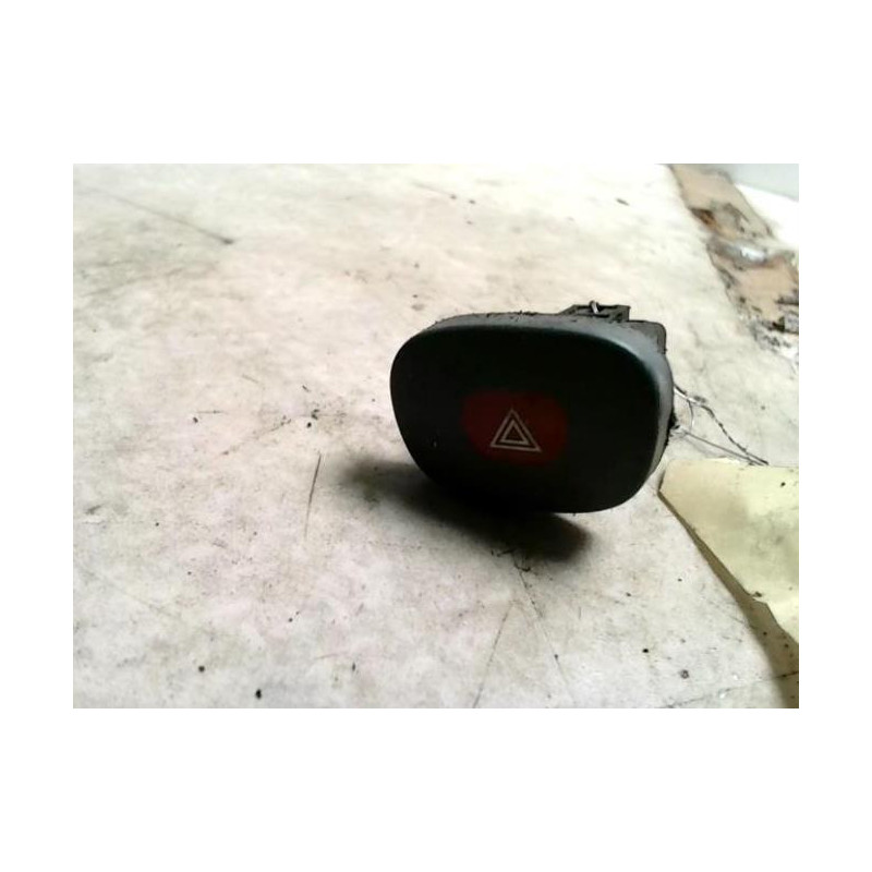 Bouton de warning RENAULT CLIO 2 PHASE 1 d’occasion