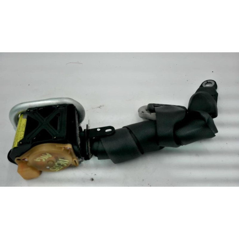 Attache ceinture avant gauche TOYOTA COROLLA 10 PHASE 2 d’occasion