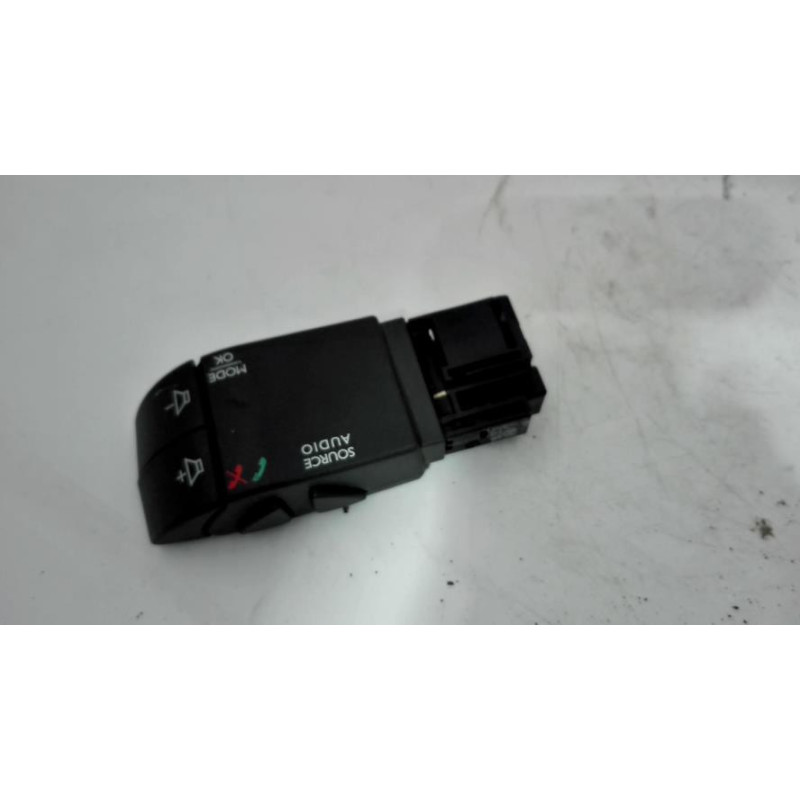 Commande autoradio RENAULT CLIO 3 PHASE 2 BREAK d’occasion