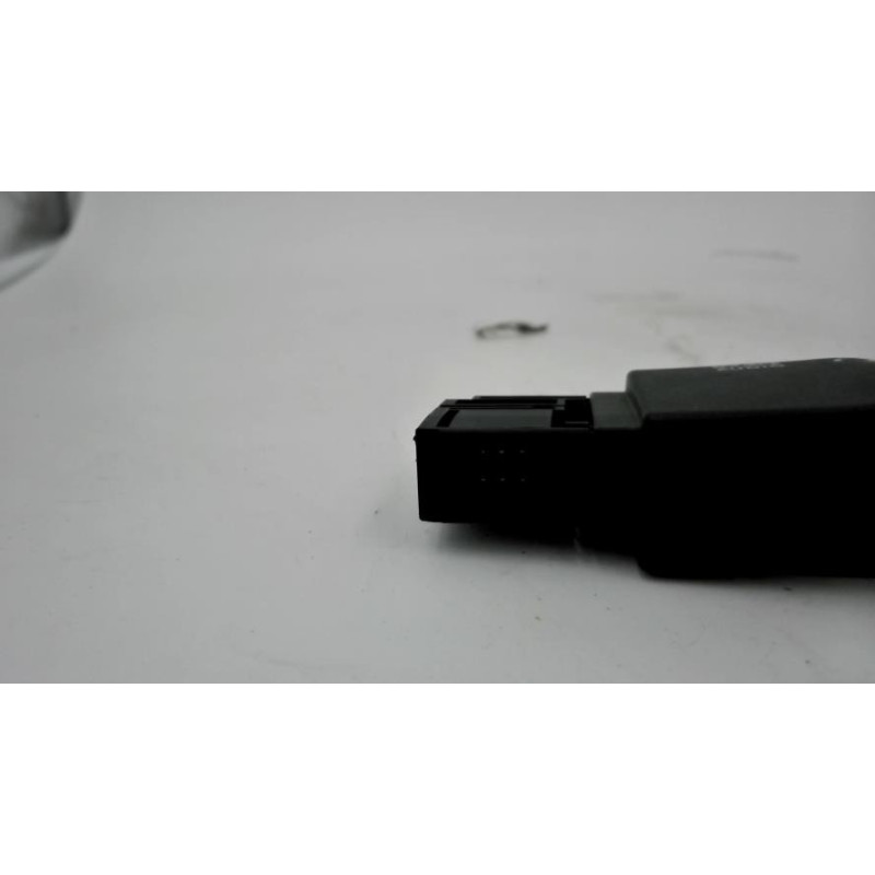 Commande autoradio RENAULT CLIO 3 PHASE 2 BREAK d’occasion
