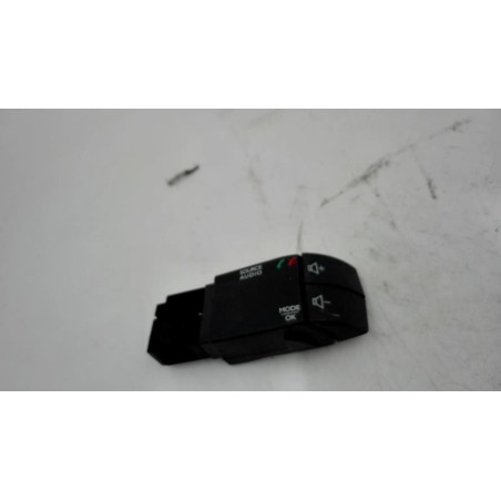 Commande autoradio RENAULT CLIO 3 PHASE 2 BREAK d’occasion
