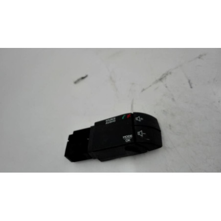 Commande autoradio RENAULT CLIO 3 PHASE 2 BREAK d’occasion