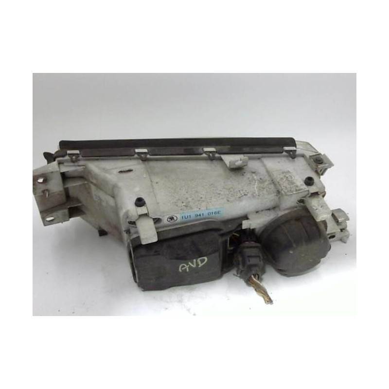 Optique avant principal droit (feux)(phare) SKODA OCTAVIA 1 PHASE 2 BREAK d’occasion