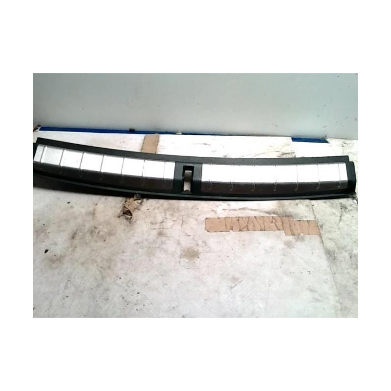 Garniture hayon BMW X1 F48 PHASE 1 d’occasion