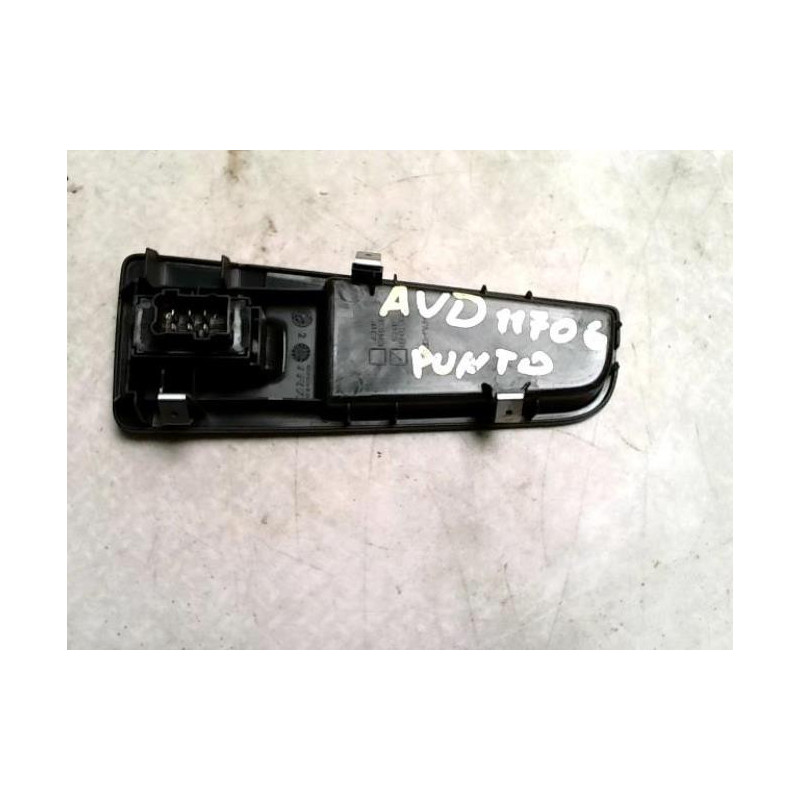 Interrupteur de leve vitre avant droit FIAT GRANDE PUNTO d’occasion
