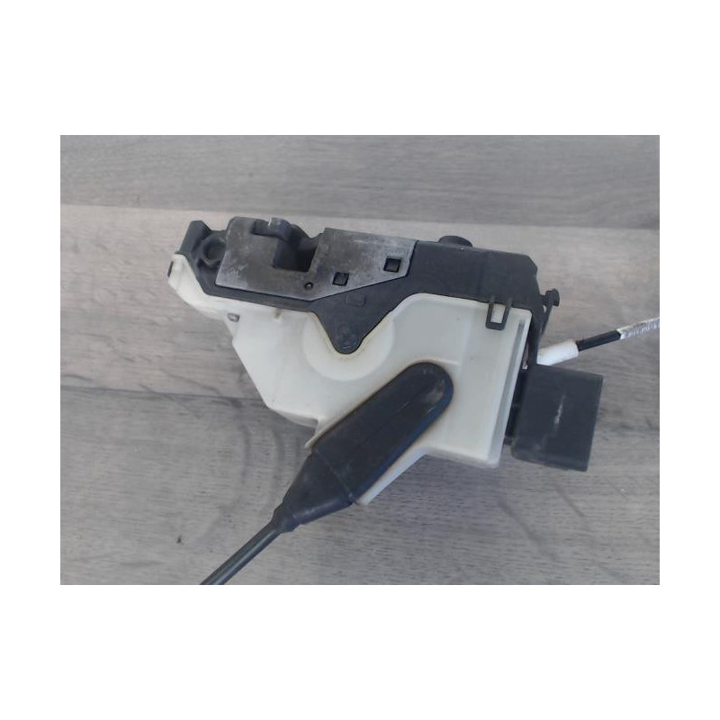 Serrure avant droit PEUGEOT 208 1 PHASE 1 d’occasion