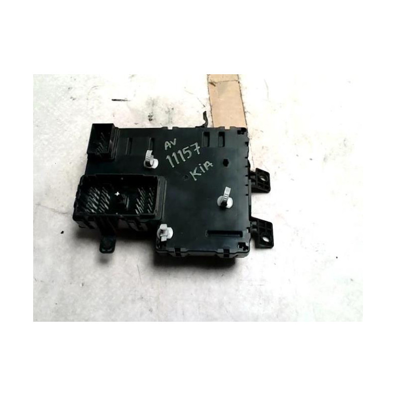 Porte fusible KIA CARNIVAL 2 d’occasion