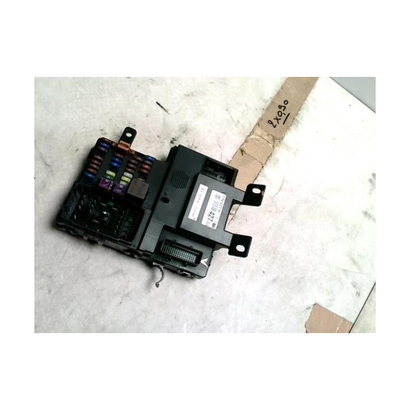 Porte fusible KIA CARNIVAL 2 d’occasion