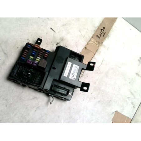 Porte fusible KIA CARNIVAL 2 d’occasion