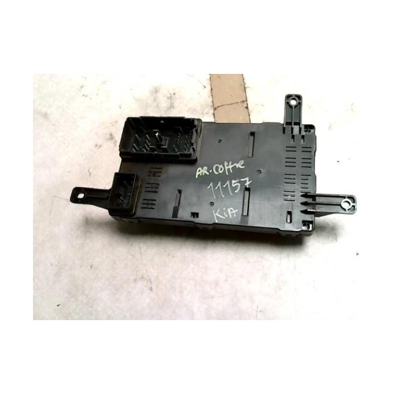 Porte fusible KIA CARNIVAL 2 d’occasion