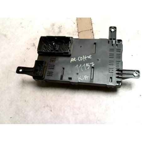 Porte fusible KIA CARNIVAL 2 d’occasion