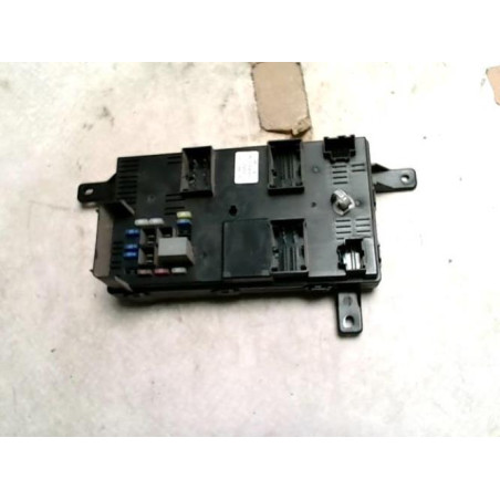 Porte fusible KIA CARNIVAL 2 d’occasion