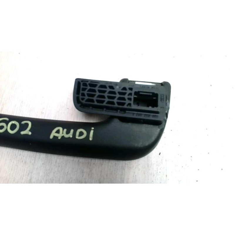 Poignee de maintien arriere gauche AUDI A4 3 AVANT PHASE 1 BREAK d’occasion