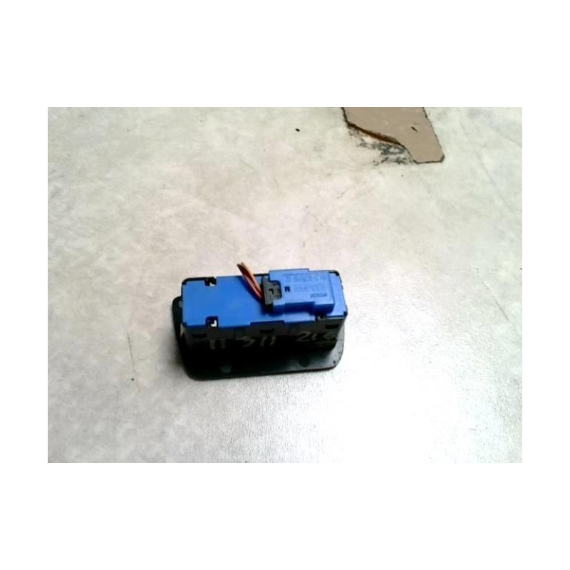 Bouton de coffre BMW SERIE 2 F45 ACTIVE TOURER PHASE 2 d’occasion