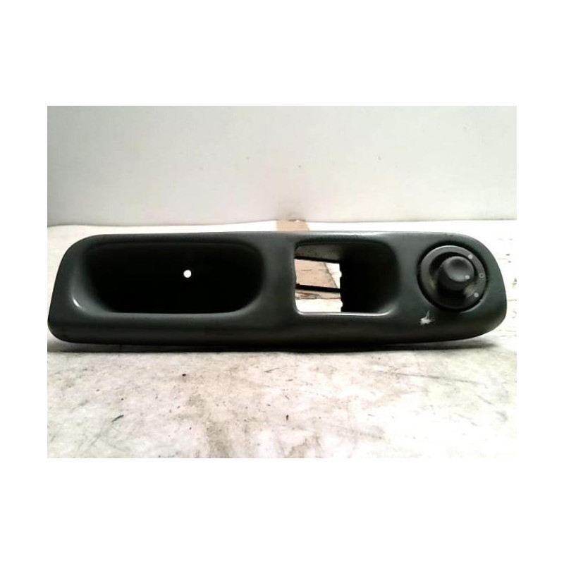 Interrupteur de leve vitre avant gauche RENAULT TWINGO 1 PHASE 3 d’occasion