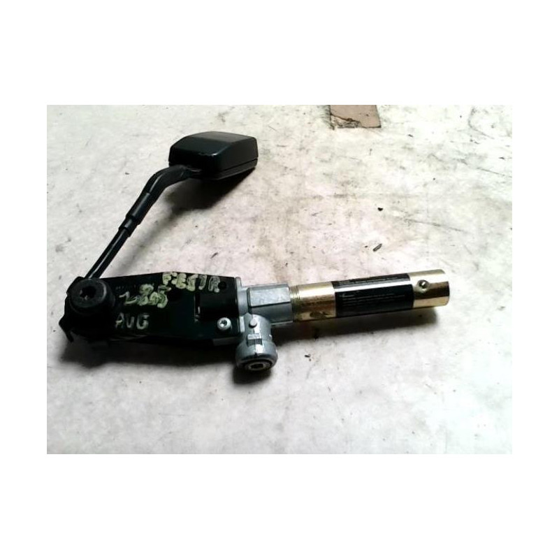 Attache ceinture avant gauche FORD FIESTA 4 PHASE 1 d’occasion