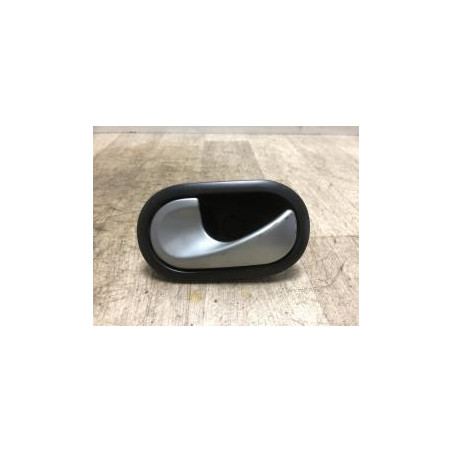Poignee interieur avant gauche RENAULT TWINGO 2 PHASE 2 d’occasion