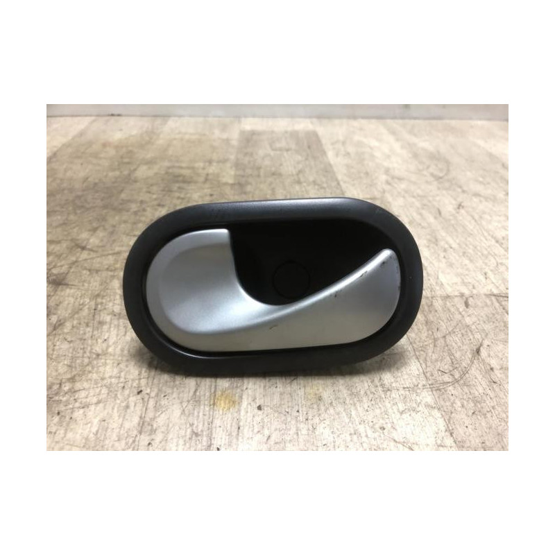Poignee interieur avant gauche RENAULT TWINGO 2 PHASE 2 d’occasion