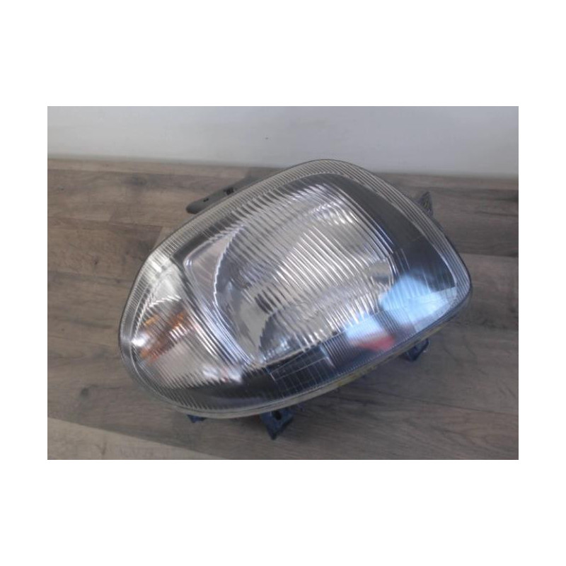 Optique avant principal droit (feux)(phare) RENAULT CLIO 2 PHASE 1 d’occasion