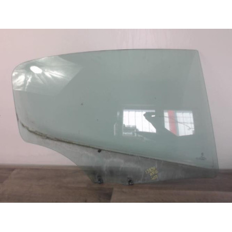 Vitre arriere droit PEUGEOT 407 PHASE 1 d’occasion