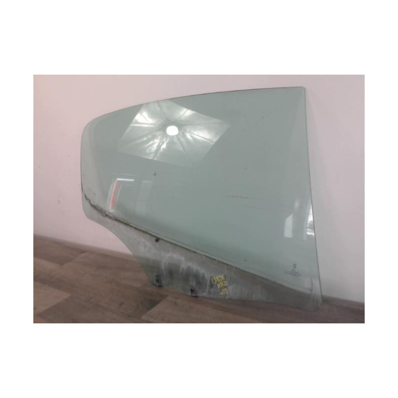 Vitre arriere droit PEUGEOT 407 PHASE 1 d’occasion