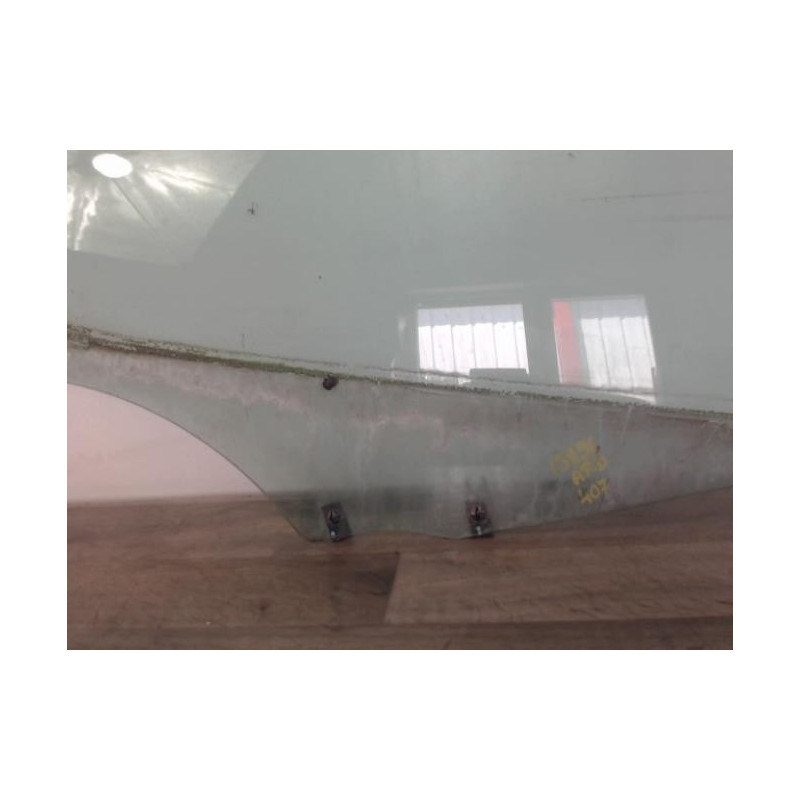 Vitre arriere droit PEUGEOT 407 PHASE 1 d’occasion