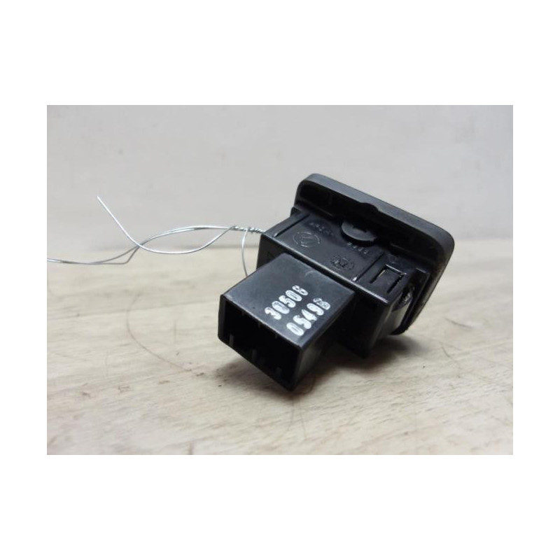 Interrupteur de leve vitre avant droit FIAT 500 2 PHASE 1 d’occasion