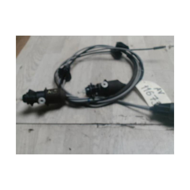 Cable ouverture capot DACIA SANDERO 1 d’occasion