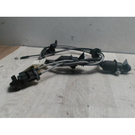 Cable ouverture capot DACIA SANDERO 1 d’occasion