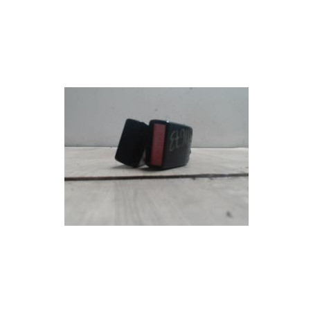 Attache ceinture arriere gauche DACIA SANDERO 1 d’occasion
