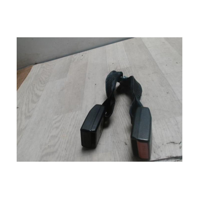 Attache ceinture arriere gauche DACIA SANDERO 1 d’occasion