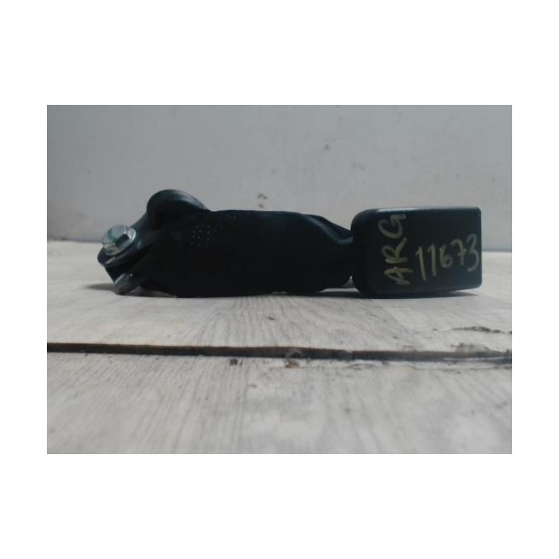 Attache ceinture arriere gauche DACIA SANDERO 1 d’occasion