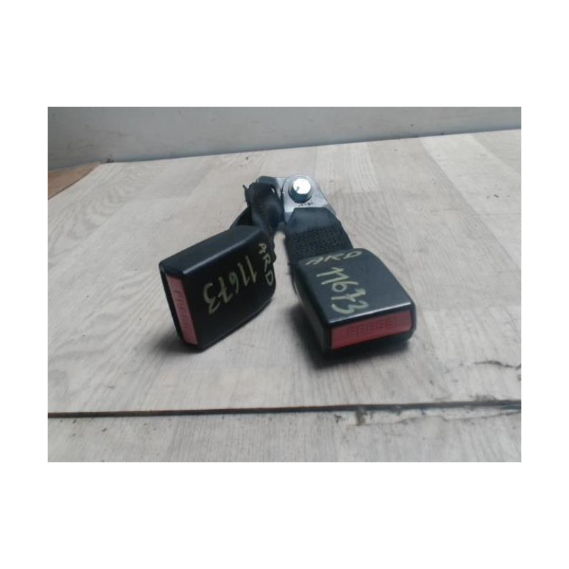 Attache ceinture arriere droit DACIA SANDERO 1 d’occasion