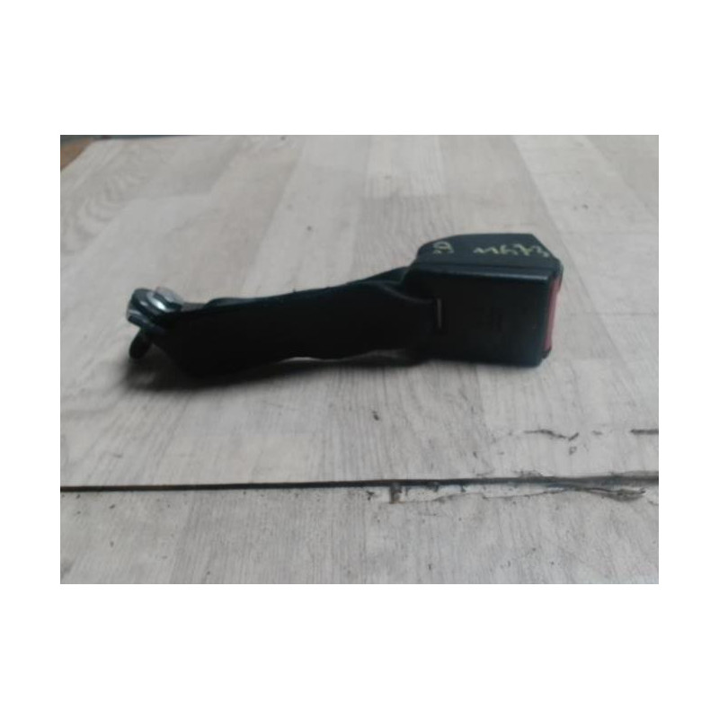Attache ceinture arriere droit DACIA SANDERO 1 d’occasion