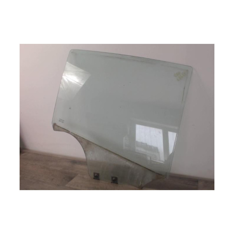 Vitre arriere droit DACIA SANDERO 1 d’occasion