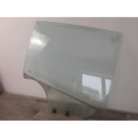 Vitre arriere droit DACIA SANDERO 1 d’occasion